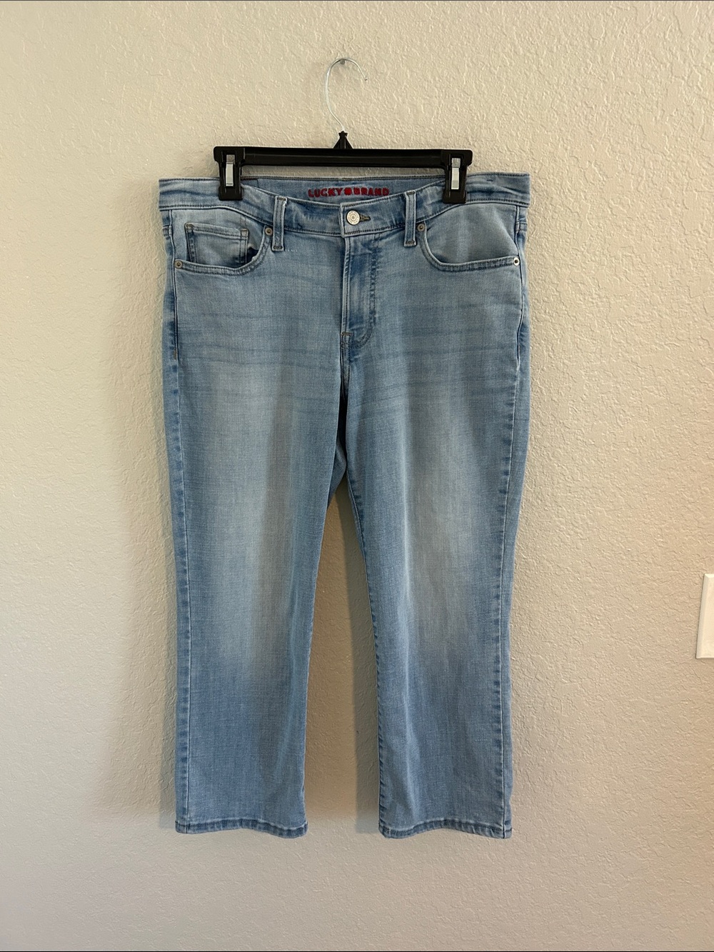 Lucky Brand Light Wash Cropped Straight Jeans